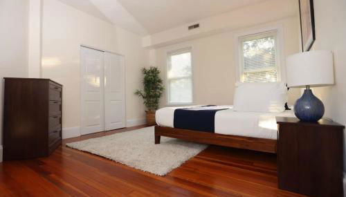 Stylish Apartment in Malden 20 Min from Boston #2 - Photo 3