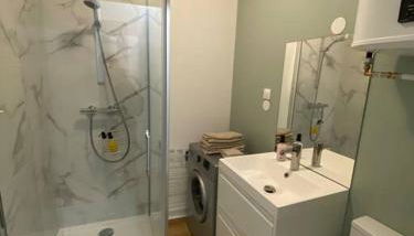 Appartement charmant hypercentre avec patio privé et parking - Foto 4, towels, Shower