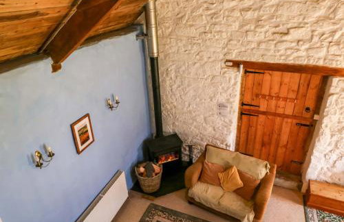 Swallows Nest - Photo 5