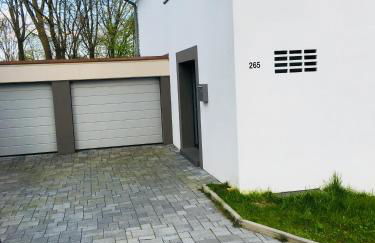 Modernes Ferienhaus mit 2 Balkonen, Terrasse und Garten ! - Foto 4