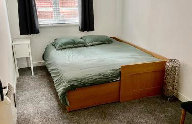 Large 2 bedroom apartment, 4 beds one 1 en-suite, Free parking Nr Chelt Elmore and Quays - Foto 4