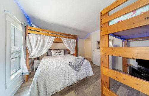 Cottage in the Falls, 2 b, 2 bath, fireplace - Photo 4