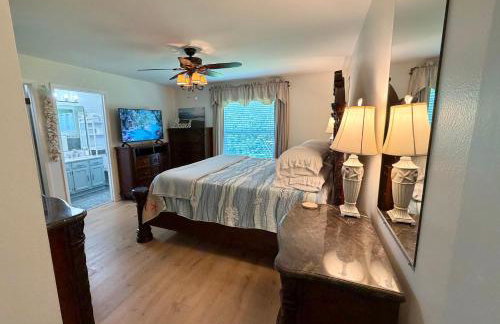 Near KSC - Peaceful Spacious Home for 6 - Fully Stocked Kitchen and Coffee Bar - Foto 3