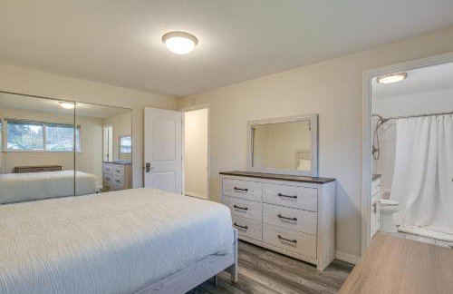 Modern Puyallup Townhome with Backyard and Fireplace - Foto 15