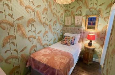 Luxury Georgian House With Sauna Sleeps 19-23 - Photo 43