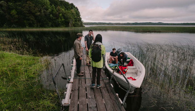En el muelle del río Bravo esperando a montarnos en la barca