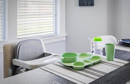 The Cozy Charcoal Cottage - with Garage - Family Friendly - Foto 13