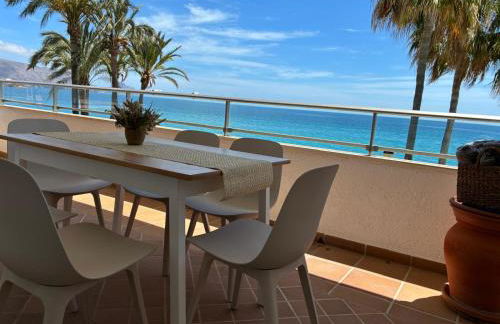 Great apartment facing the sea - Photo 1