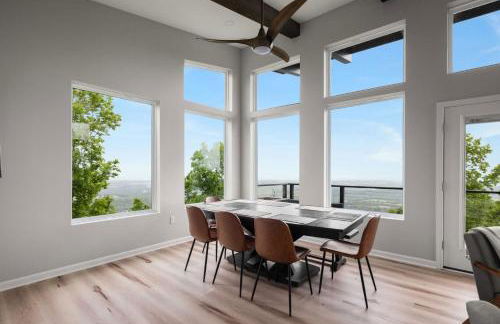 Modern Escape w Mountain Views Fire Pit & Swing - Foto 12