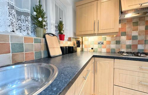 Spacious Luton Airport Accommodation - Perfect for Contractors, Families, Tourists & Long Stays - Foto 54