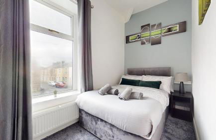 Modernised 3-bedroom Blackburn townhouse sleeps 6 - Foto 3