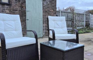 5 Mins Walk to ExCeL - Cosy 3 Bed House - Free Parking - Near O2 Arena & Cable Cars - Foto 8