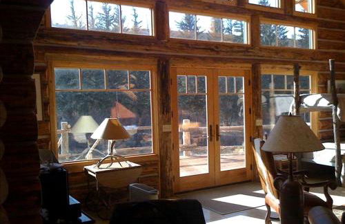 Rustic Riverside Cabin with Hot Tub in Dubois, Wyoming - Foto 2