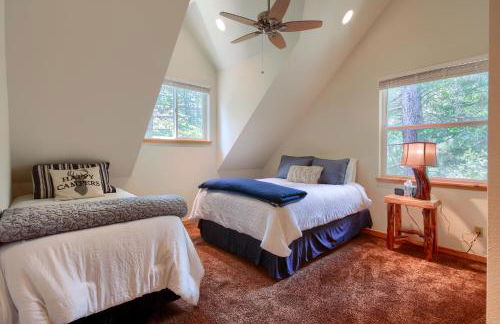 Rivercrest Lodge with Hot Tub-Pool Table-Firepit - Foto 16