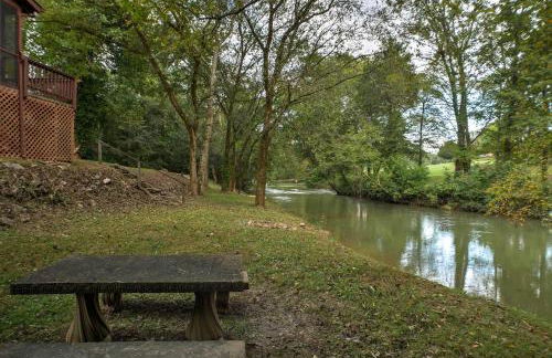 Creekfront Cabin Near Chattanooga with Hot Tub! - Foto 22