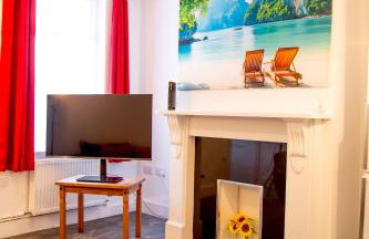 Lucky Home 15 - Near BAE, Docks, Lake District - Ideal for Trade & Family - 2 Bedrooms - One Double Bed in Each Bedroom - Max 4 Guests - Photo 7