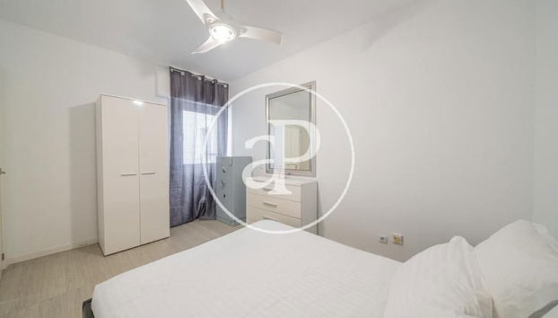 Light and Airy Apartment Right Behind the Iconic Plaza de España, - Foto 3, Habitación