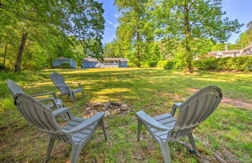 Lakefront Townville Gem with Boat Dock and Kayaks - Foto 2