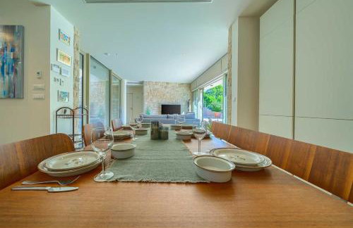 NEW Villa Pine Haven , Private Heated Pool Sleeps 8, Tranquil Retreat - Foto 13