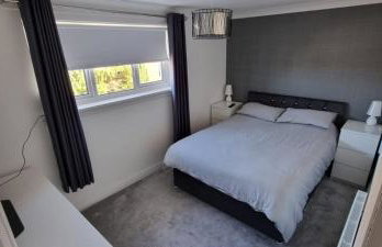 Beautiful 2 bed house close to M74 and Strathclyde Park - Foto 4