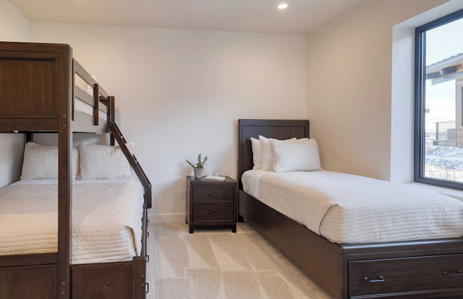 Mins to Deer Valley Lift Firepit, Game Room, Views, 5bdr Orion by Avantstay - Photo 35