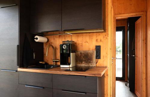 Tiny-Hausboot LIKEDEELER mit Dachterasse und Kamin - Foto 3