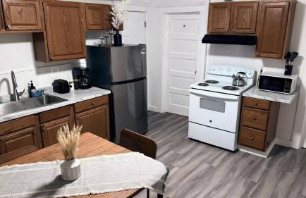 Nona - Cozy 3BR Apt with Parking, Desk & Fast WiFi near Yale, Quinnipiac, SCSU & Hospitals - Foto 6