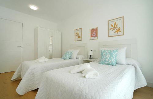 GALIHOST - Apartamentos con parking frente a la playa - Foto 21