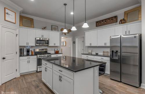 Modern Regional Art Gallery Home - Spacious & New! Tv in each room - Foto 18