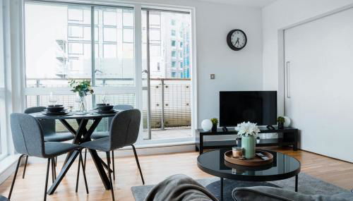 Bright 2-Bedroom Apartment with Scenic Balcony Views - Foto 3