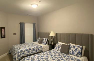 First Class Treatment Luxurious end unit Patio Pool Restaurant Bar on premises Steps away from Everything else! Spacious Condo Stocked with all You Need! - Foto 30