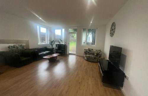 North London A spacious 7 bedroom house accommodating up to 18 people complete with own gym and table tennis - Foto 2