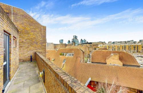 Amazing location 1 BD flat on St Katharine's Docks - Photo 11