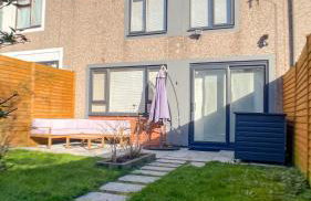 Newtown Contemporary Stay with free parking & garden - Photo 15