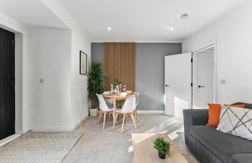Spacious Modern 2BR - Parking - Workspace Area, Ideal for Contractors & Long Stays - NordStay - Foto 6