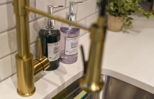 Pet Friendly 6 Bedroom Free Parking plus 5 Min From Bakery Sq - Foto 46