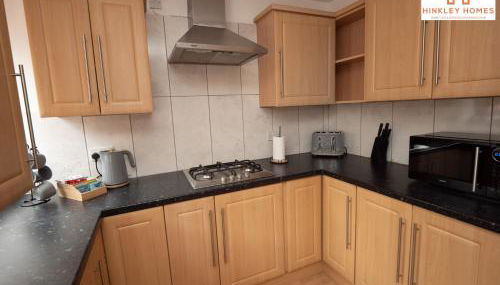 Large Home - Free Parking-WiFi By Hinkley Homes Short Lets & Serviced Accommodation - Foto 3, stove, toaster, minibar