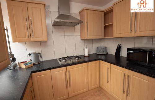 Large Home - Free Parking-WiFi By Hinkley Homes Short Lets & Serviced Accommodation - Foto 3