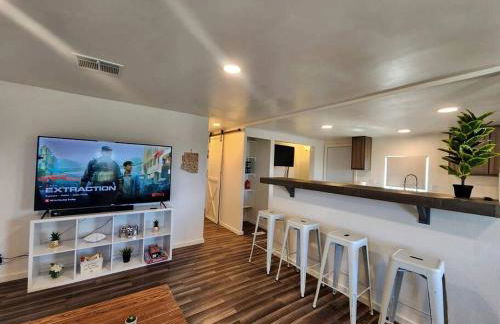 Modern Cabin with Arcade, Foosball Table and Fire Pit in Meadview, Arizona - Foto 49