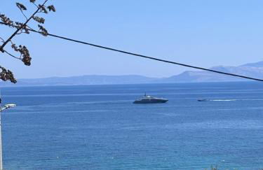 Rafina's PARADISE VIEW!!Walking access to the Port!!! Amazing Seaview!!!Steps from the Beach, 2 min walk!!WIFI 300Mbps! The Lux Seaside Retreat! - Foto 2