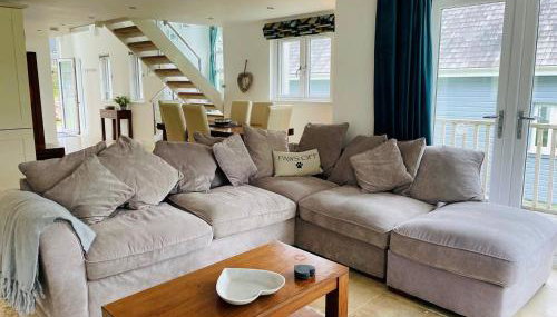 Trewhiddle Retreat V20 by Together Travel - Luxury 3-Bedroom Villa - Foto 5