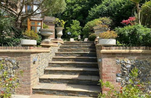 3 Bedroom Lodge Hotub pool in Horsley Surrey UK - Photo 55