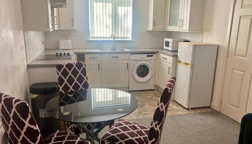 2 Bed Wolverhampton Apartment-Sleeps 5 - Foto 2