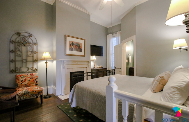 The Irish Bar near Bay Historic Savannah - Photo 5