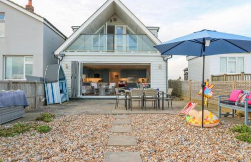 Bucket and Spades- Right on the Beach - Foto 8