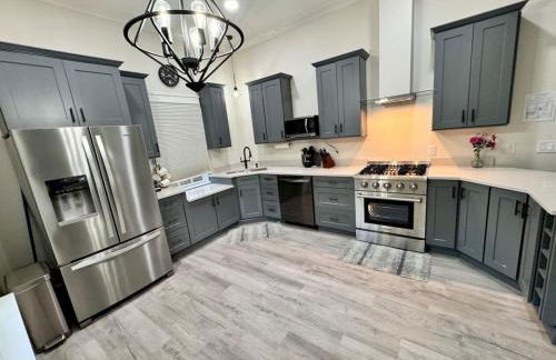 Newest Cottage Downtown. Pet Yes - Photo 3