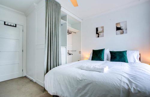 The Iver - 3BR - Spacious House - Free Parking - Photo 21