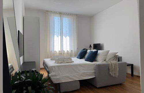 Comfort Stay Legnano - Appartamento di 85m2 con 2 bagni, Smart TV, WiFi ultra veloce e angolo lavoro, perfetto per visitare Milano in relax - Photo 5