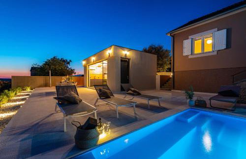 Villa Matea - heated pool, peace, view - Photo 26