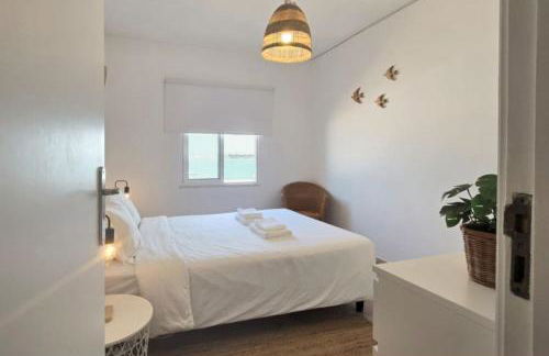 Beach House on Faro Island with a Dreamy Terrace and 7 Beds for the Perfect Escape - Foto 6